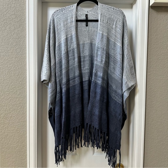 White House Black Market Blue Ombre Knit Shawl Cardigan Wrap Size Small - Picture 2 of 13